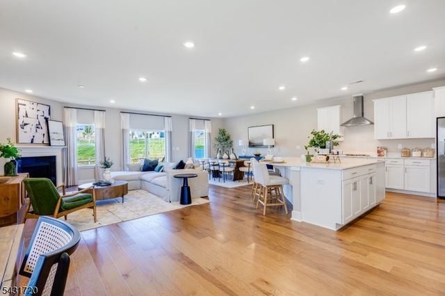 4 Biltmore Ave, East Hanover Twp., NJ 07960