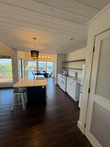 500 Marina Road, Murphy, NC 28906