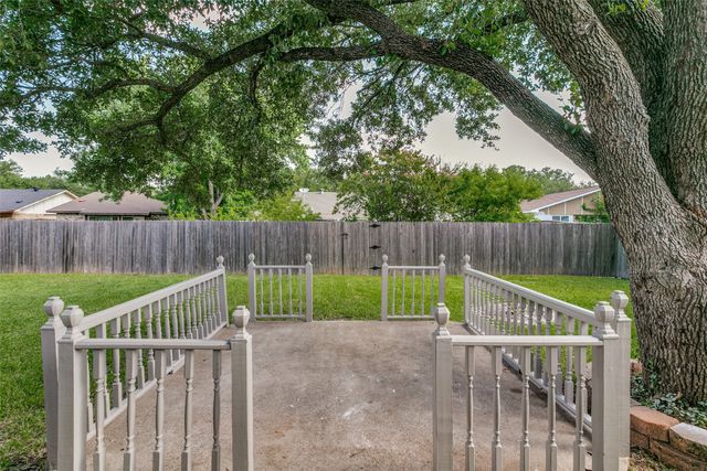430 E Grenoble Drive, Grand Prairie, TX 75052