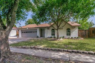 430 E Grenoble Drive, Grand Prairie, TX 75052