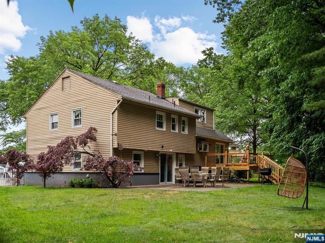 17 Ravine Court, Clifton, NJ 07013