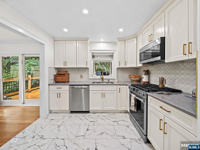 17 Ravine Court, Clifton, NJ 07013