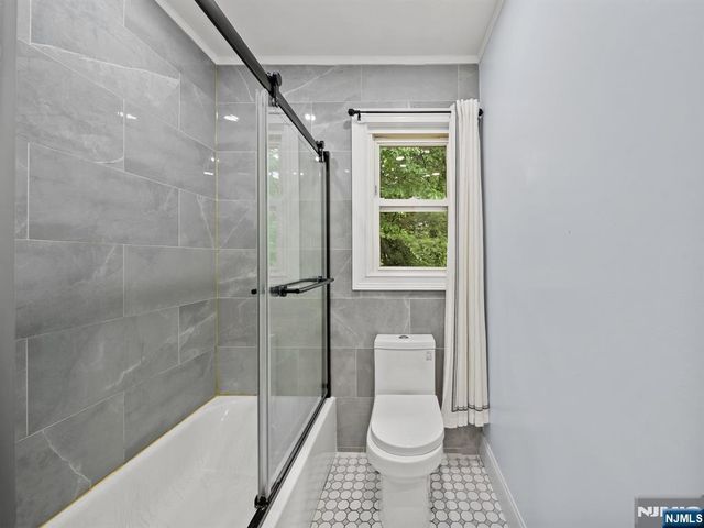 17 Ravine Court, Clifton, NJ 07013