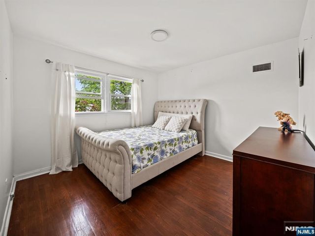 17 Ravine Court, Clifton, NJ 07013