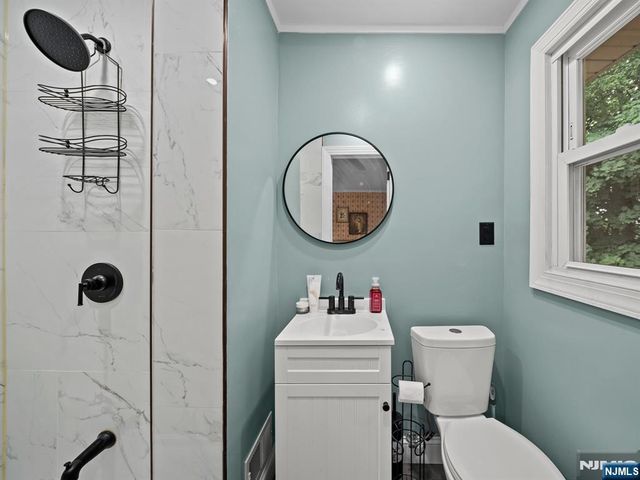17 Ravine Court, Clifton, NJ 07013