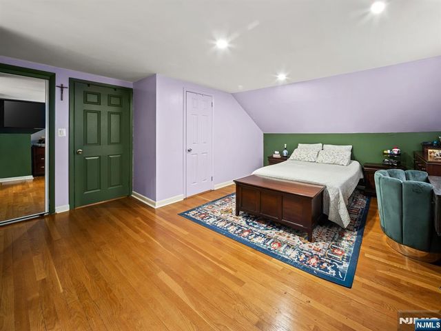 17 Ravine Court, Clifton, NJ 07013