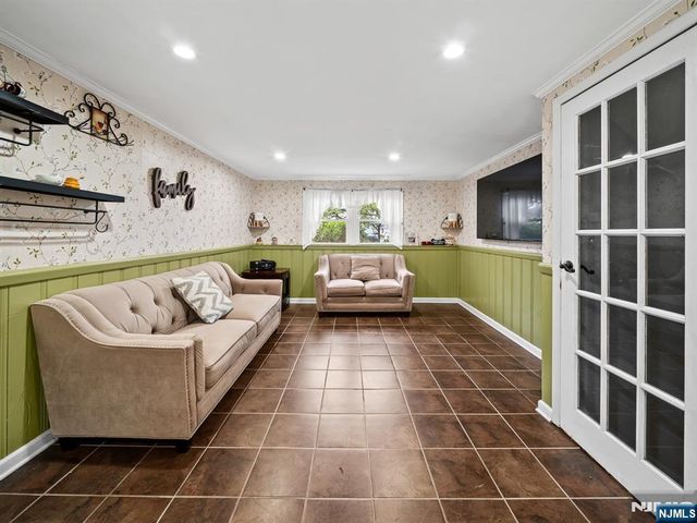 17 Ravine Court, Clifton, NJ 07013