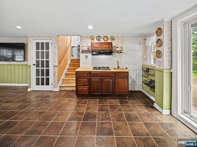 17 Ravine Court, Clifton, NJ 07013