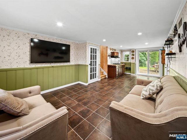 17 Ravine Court, Clifton, NJ 07013
