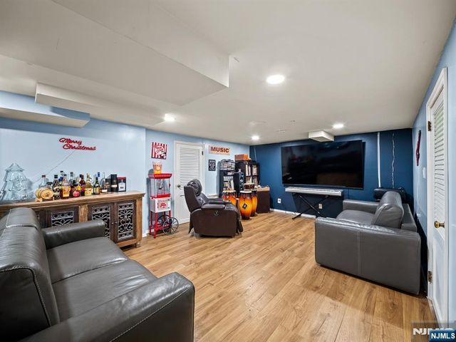 17 Ravine Court, Clifton, NJ 07013
