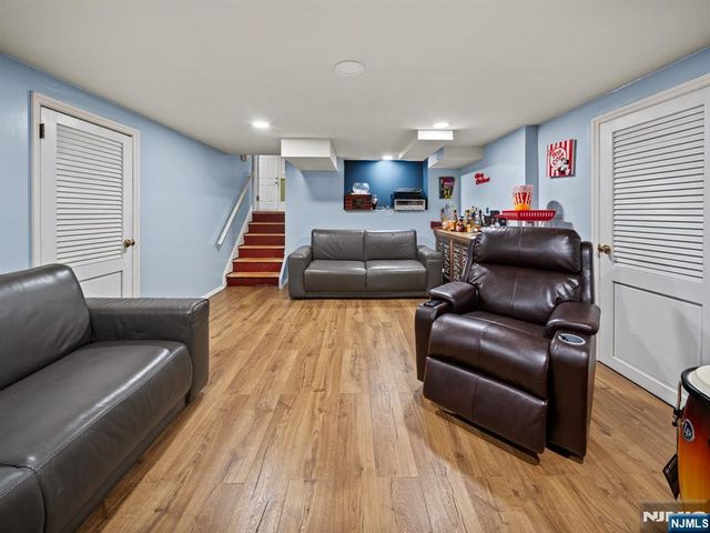 17 Ravine Court, Clifton, NJ 07013