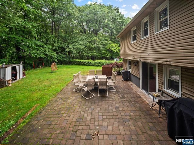 17 Ravine Court, Clifton, NJ 07013