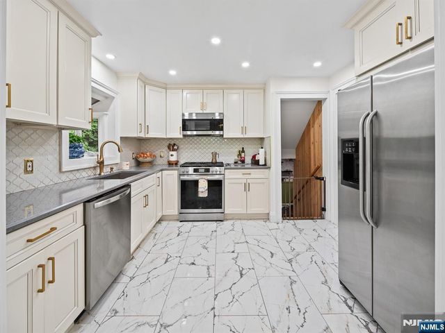 17 Ravine Court, Clifton, NJ 07013