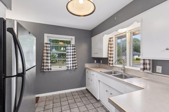 157 Poplar Street W, South Saint Paul, MN 55075