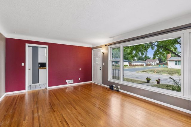 157 Poplar Street W, South Saint Paul, MN 55075