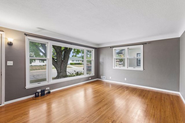 157 Poplar Street W, South Saint Paul, MN 55075