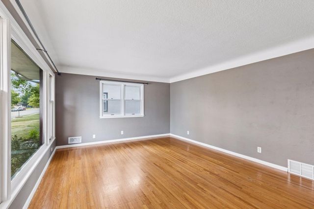157 Poplar Street W, South Saint Paul, MN 55075