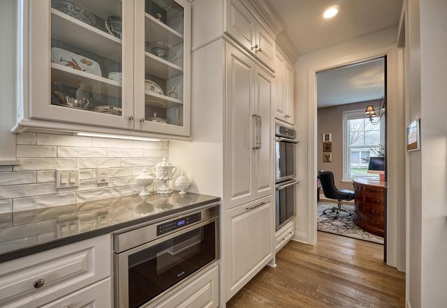 208 Byrondale Avenue, Wayzata, MN 55391