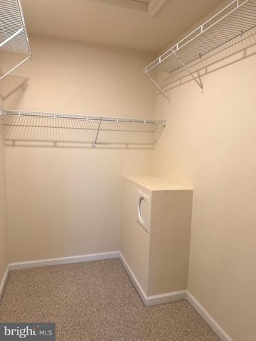 2048 POWELL DR, Chambersburg, PA 17201