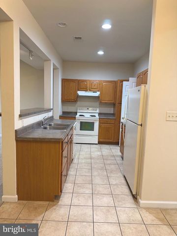 2048 POWELL DR, Chambersburg, PA 17201