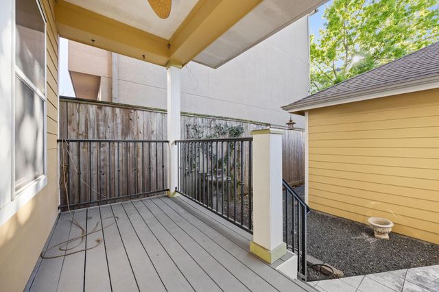 1106 W 18th Street A, Houston, TX 77008