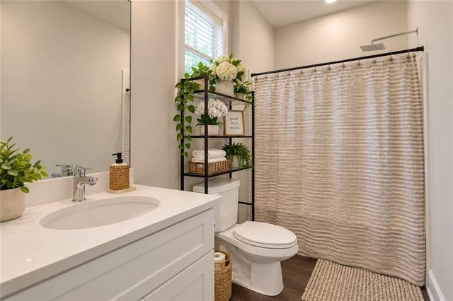 8026 Linfield Way, Sandy Springs, GA 30350