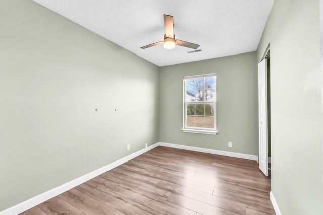 634 Stateline Rd, Oak Grove, KY 42262