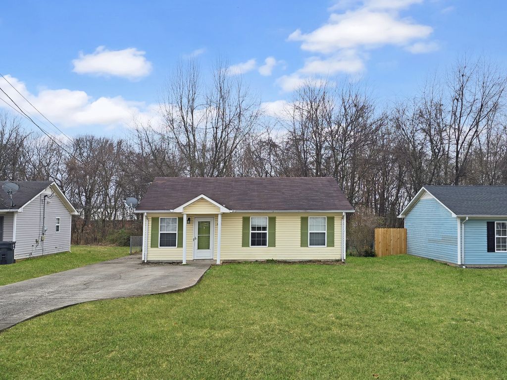 634 Stateline Rd, Oak Grove, KY 42262