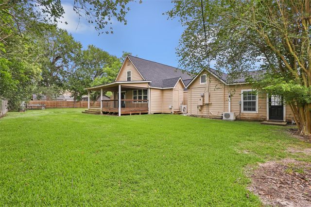 202 E Kay Street, Dayton, TX 77535