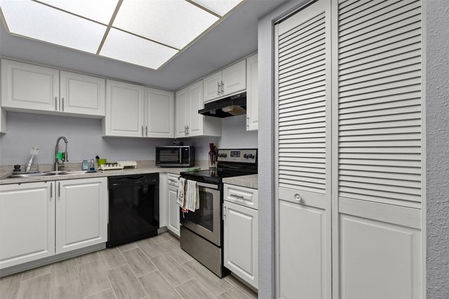 3709 GREENERY COURT 209, Tampa, FL 33618