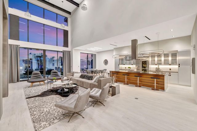 5211 NE 32nd Avenue, Fort Lauderdale, FL 33308