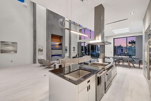 5211 NE 32nd Avenue, Fort Lauderdale, FL 33308