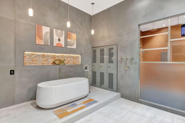 5211 NE 32nd Avenue, Fort Lauderdale, FL 33308