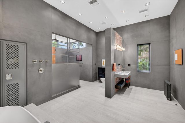 5211 NE 32nd Avenue, Fort Lauderdale, FL 33308