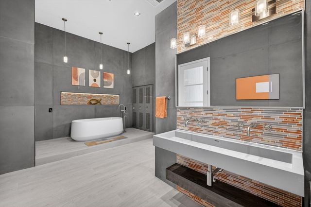 5211 NE 32nd Avenue, Fort Lauderdale, FL 33308