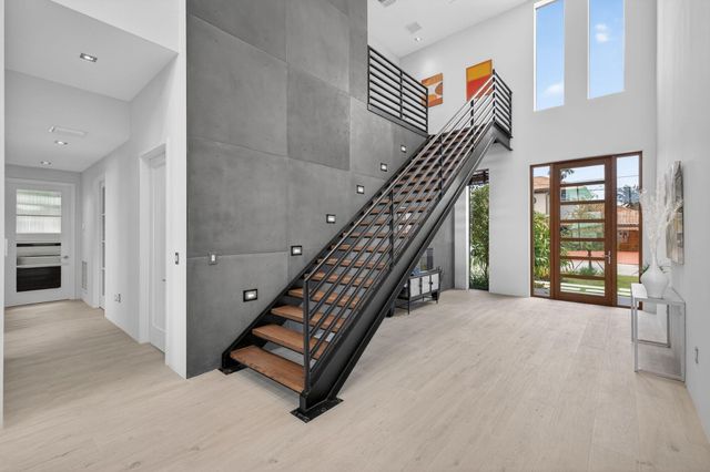 5211 NE 32nd Avenue, Fort Lauderdale, FL 33308