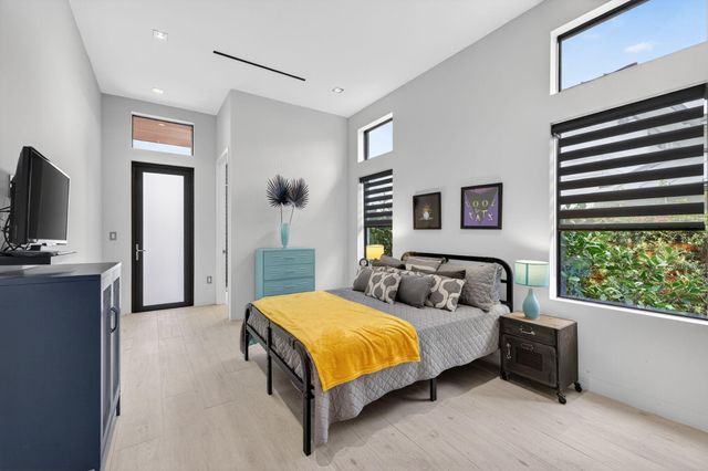 5211 NE 32nd Avenue, Fort Lauderdale, FL 33308