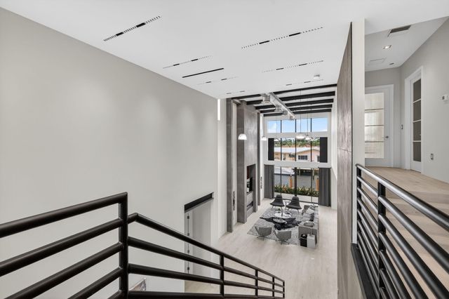 5211 NE 32nd Avenue, Fort Lauderdale, FL 33308