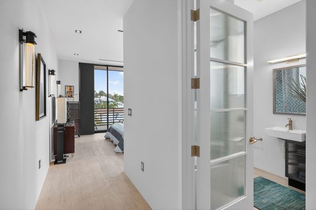 5211 NE 32nd Avenue, Fort Lauderdale, FL 33308