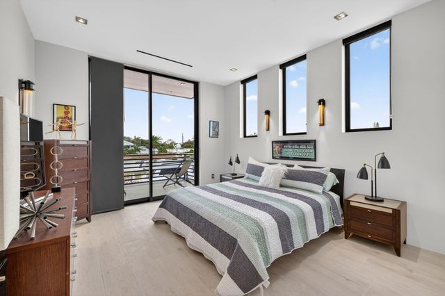 5211 NE 32nd Avenue, Fort Lauderdale, FL 33308