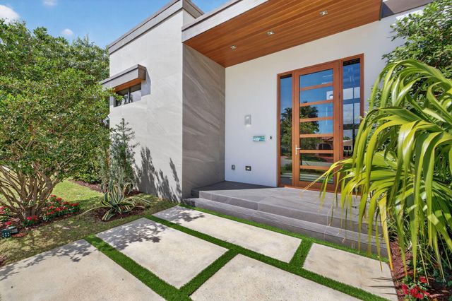 5211 NE 32nd Avenue, Fort Lauderdale, FL 33308