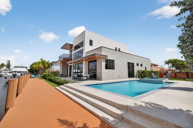 5211 NE 32nd Avenue, Fort Lauderdale, FL 33308