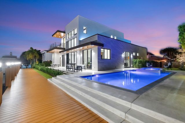 5211 NE 32nd Avenue, Fort Lauderdale, FL 33308