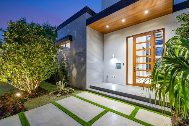 5211 NE 32nd Avenue, Fort Lauderdale, FL 33308