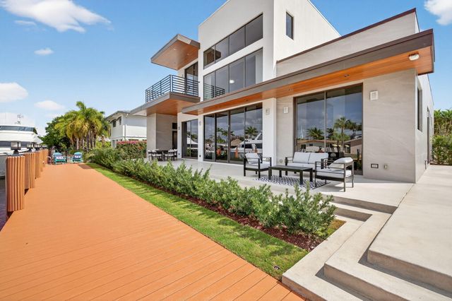 5211 NE 32nd Avenue, Fort Lauderdale, FL 33308