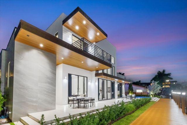 5211 NE 32nd Avenue, Fort Lauderdale, FL 33308