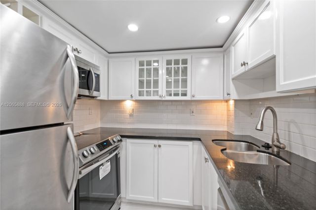1621 Collins Avenue 908, Miami Beach, FL 33139