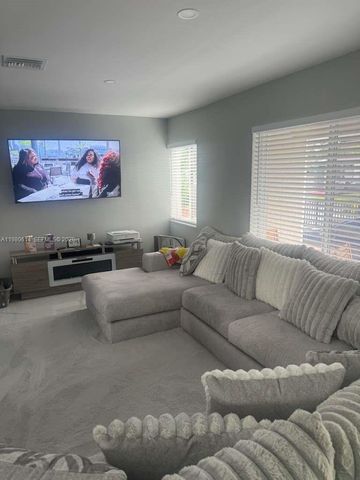 1001 NW 148th St 1001, Miami, FL 33168