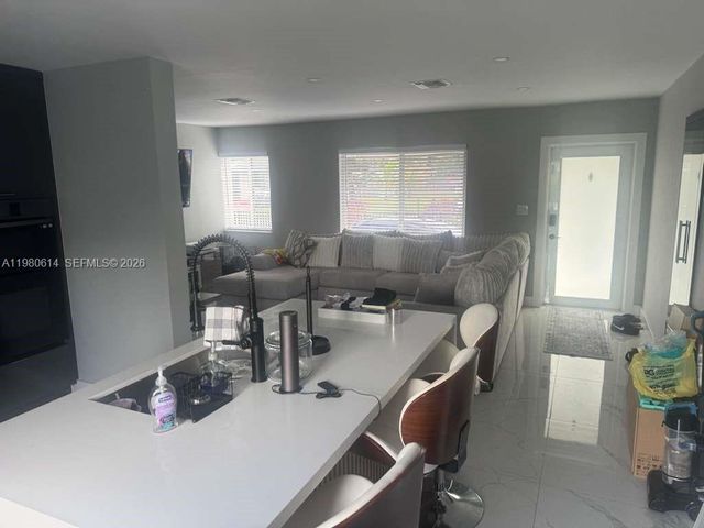 1001 NW 148th St 1001, Miami, FL 33168