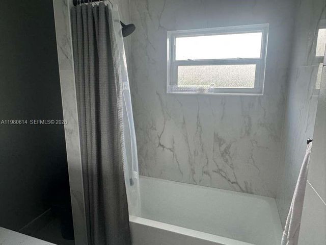 1001 NW 148th St 1001, Miami, FL 33168